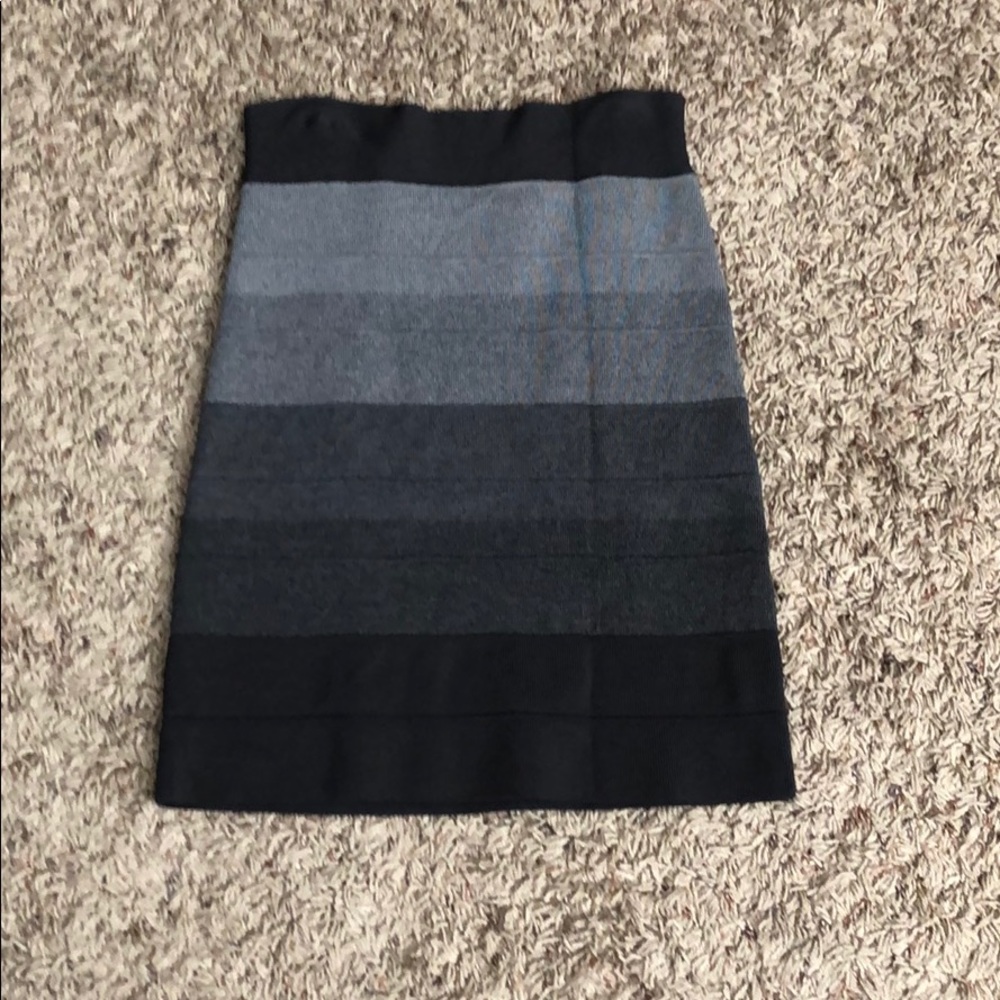 BCBG pencil body con skirt